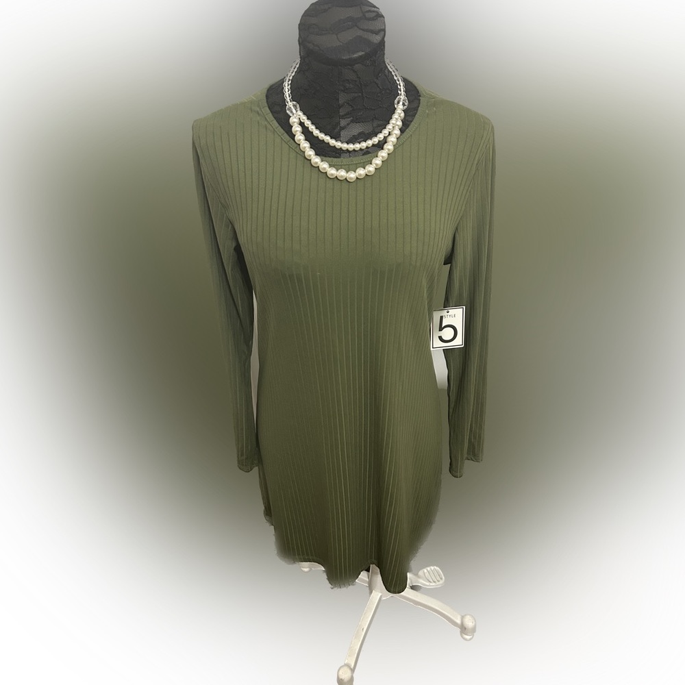 New with Tags!!! Ladies Style 5 Dress. Size Large.